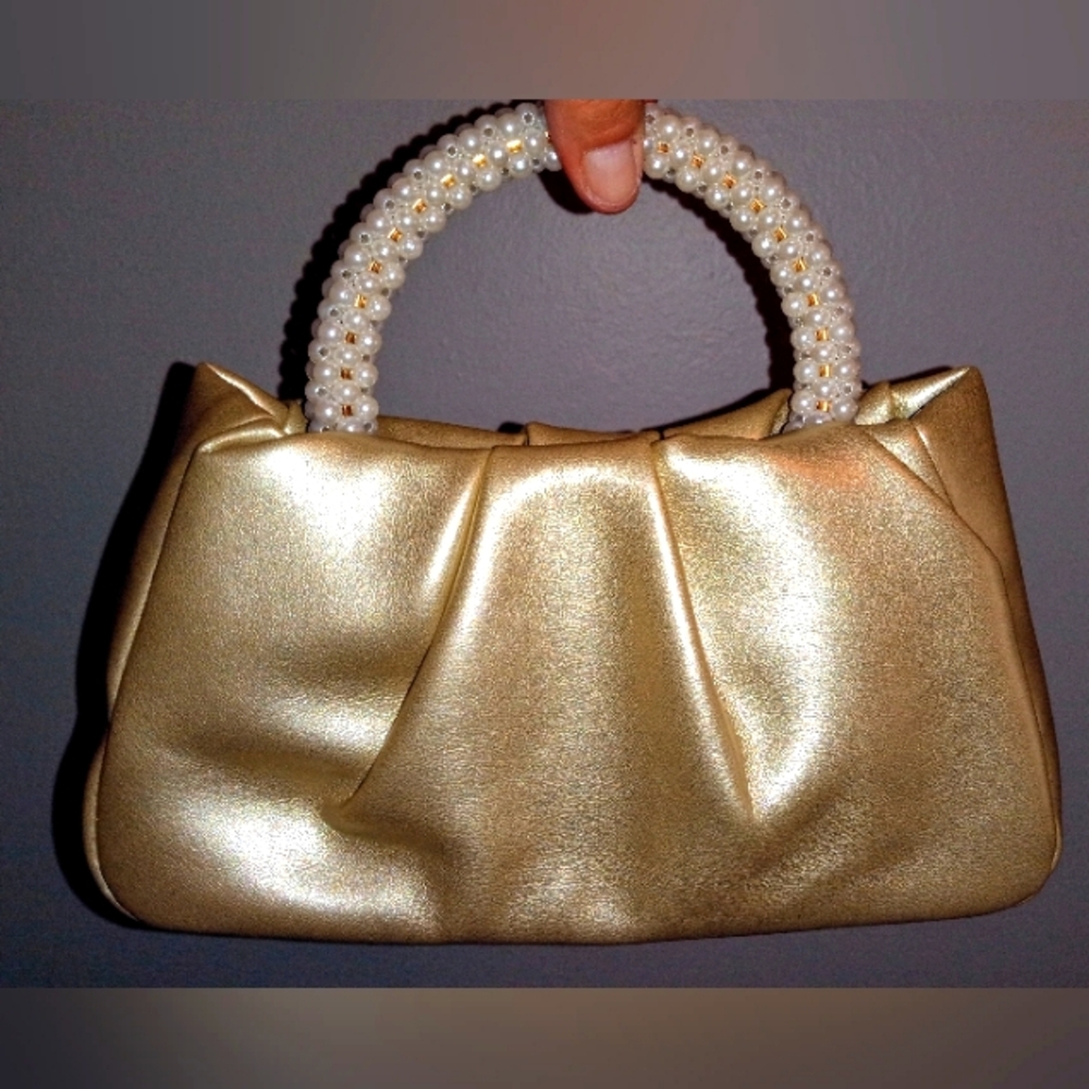 🌞Gold handbag with faux pearl handle
